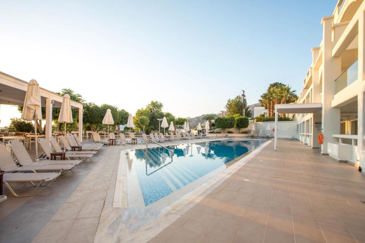 Hotel White & 4*