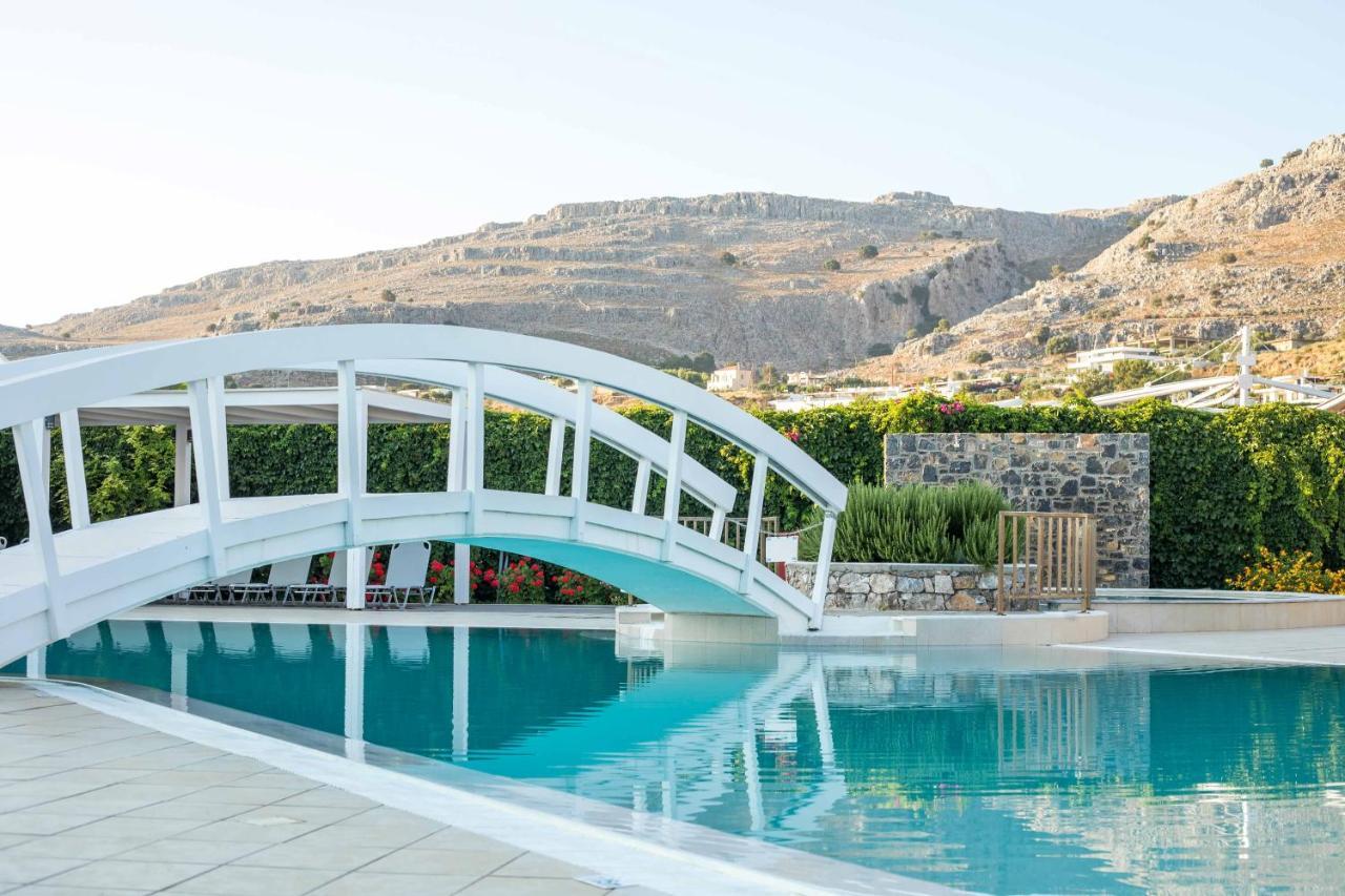 Hotel White &